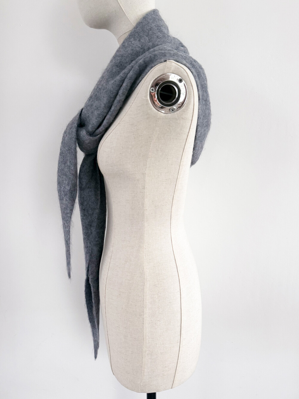 C.O.S.Y by SjaalMania Cosy Triangle 100% Brushed Cashmere Feather.