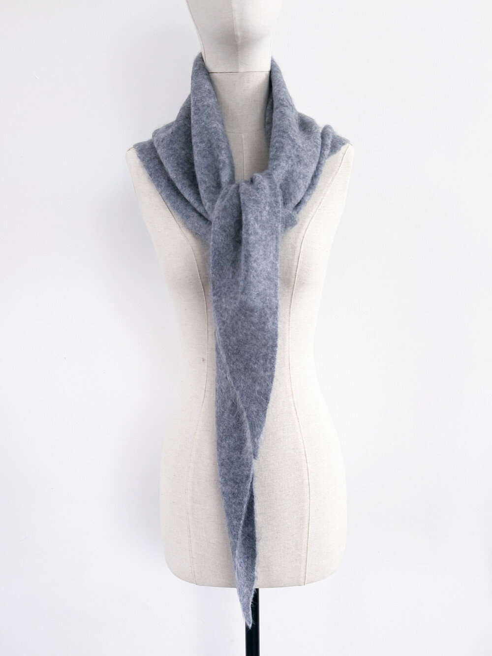 C.O.S.Y by SjaalMania Cosy Triangle 100% Brushed Cashmere Feather.
