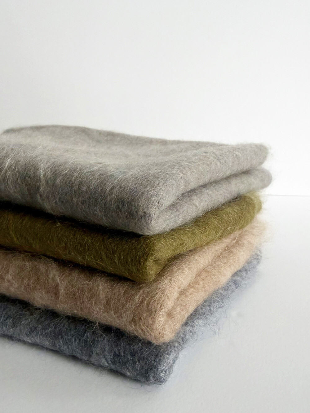 C.O.S.Y by SjaalMania Cosy Triangle 100% Brushed Cashmere Olive