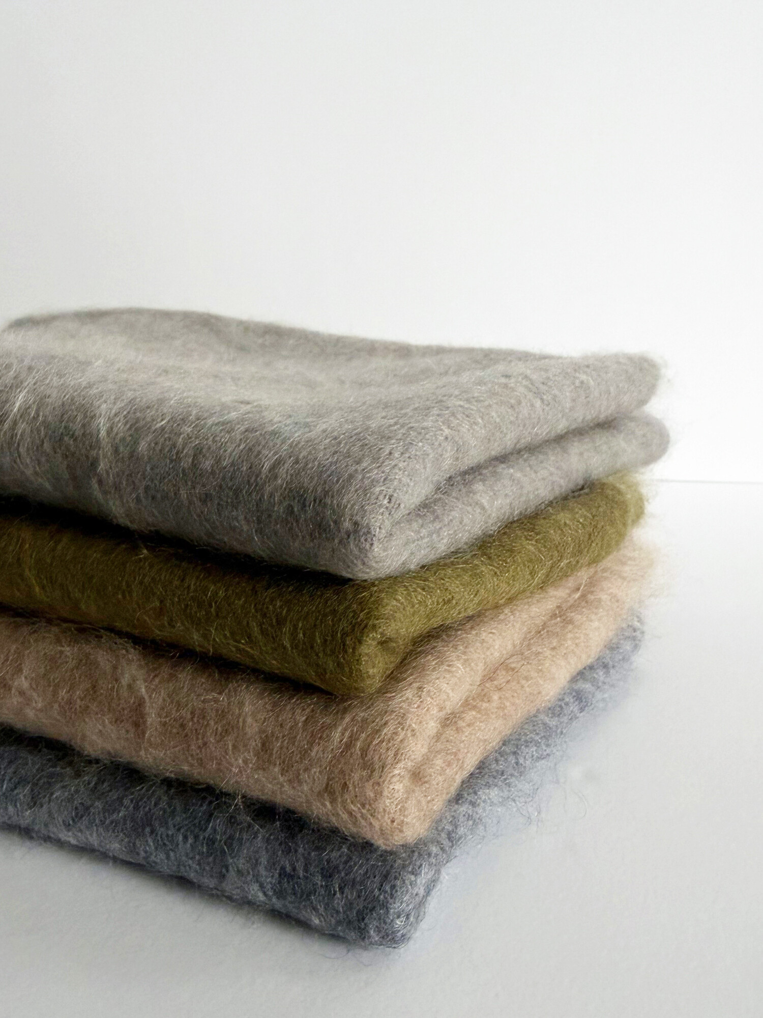 C.O.S.Y by SjaalMania Cosy Triangle 100% Brushed Cashmere Olive