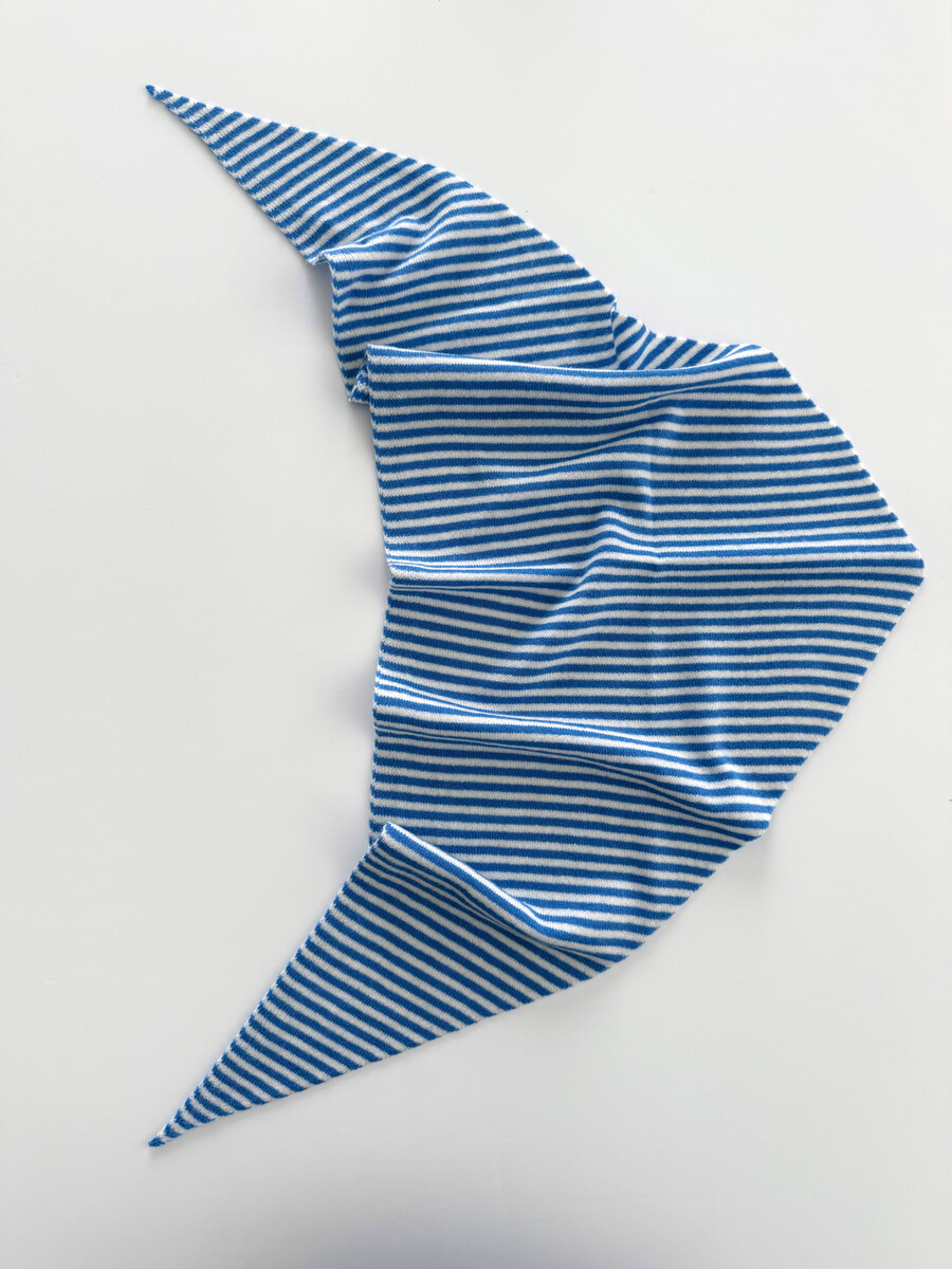 Cosy Triangle Scarf Small Azure/Maritime White