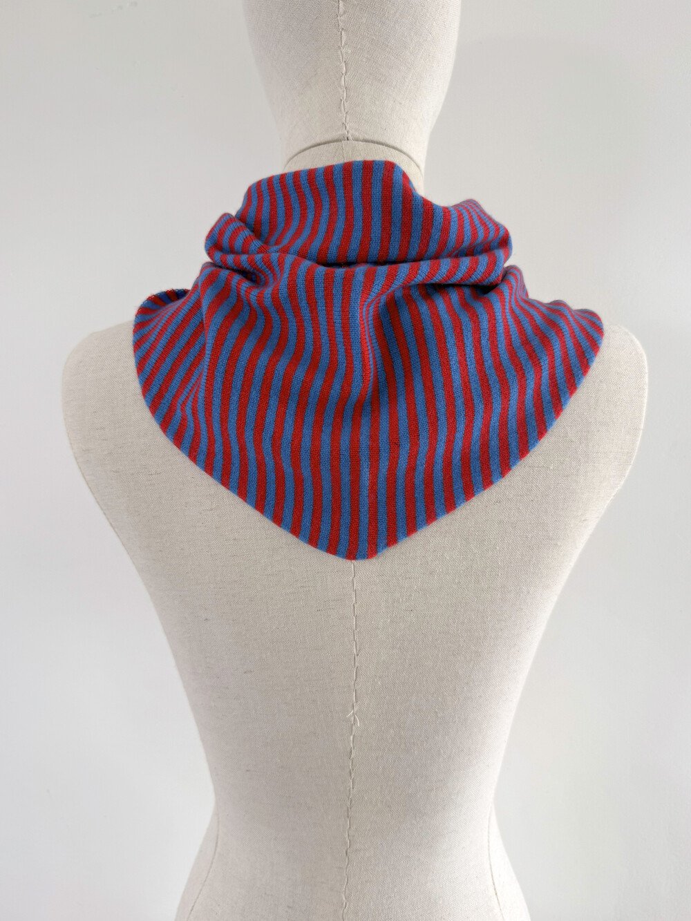 Cosy Triangle Scarf Small Azure/Ruby