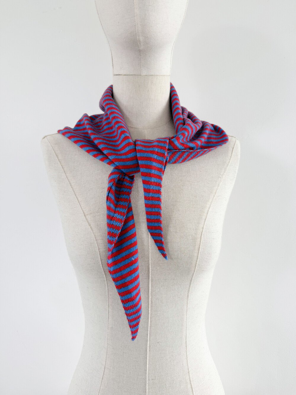 Cosy Triangle Scarf Small Azure/Ruby