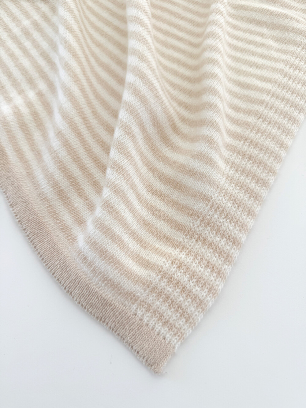 Travel Wrap Cosy Chic Light Sand / Creamy White
