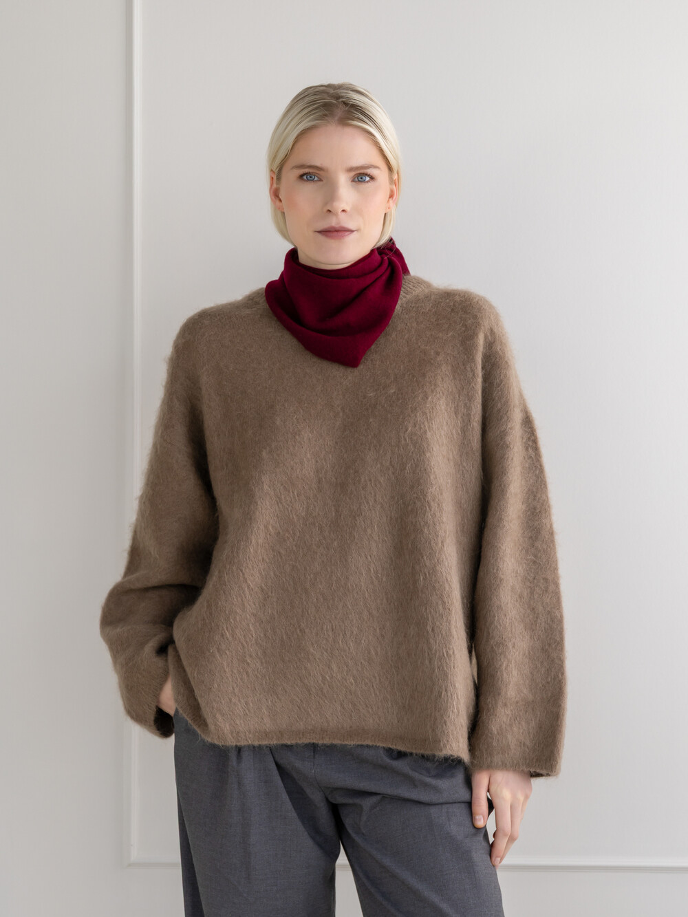 Scarf Cosy Triangle Small Rouge Noir