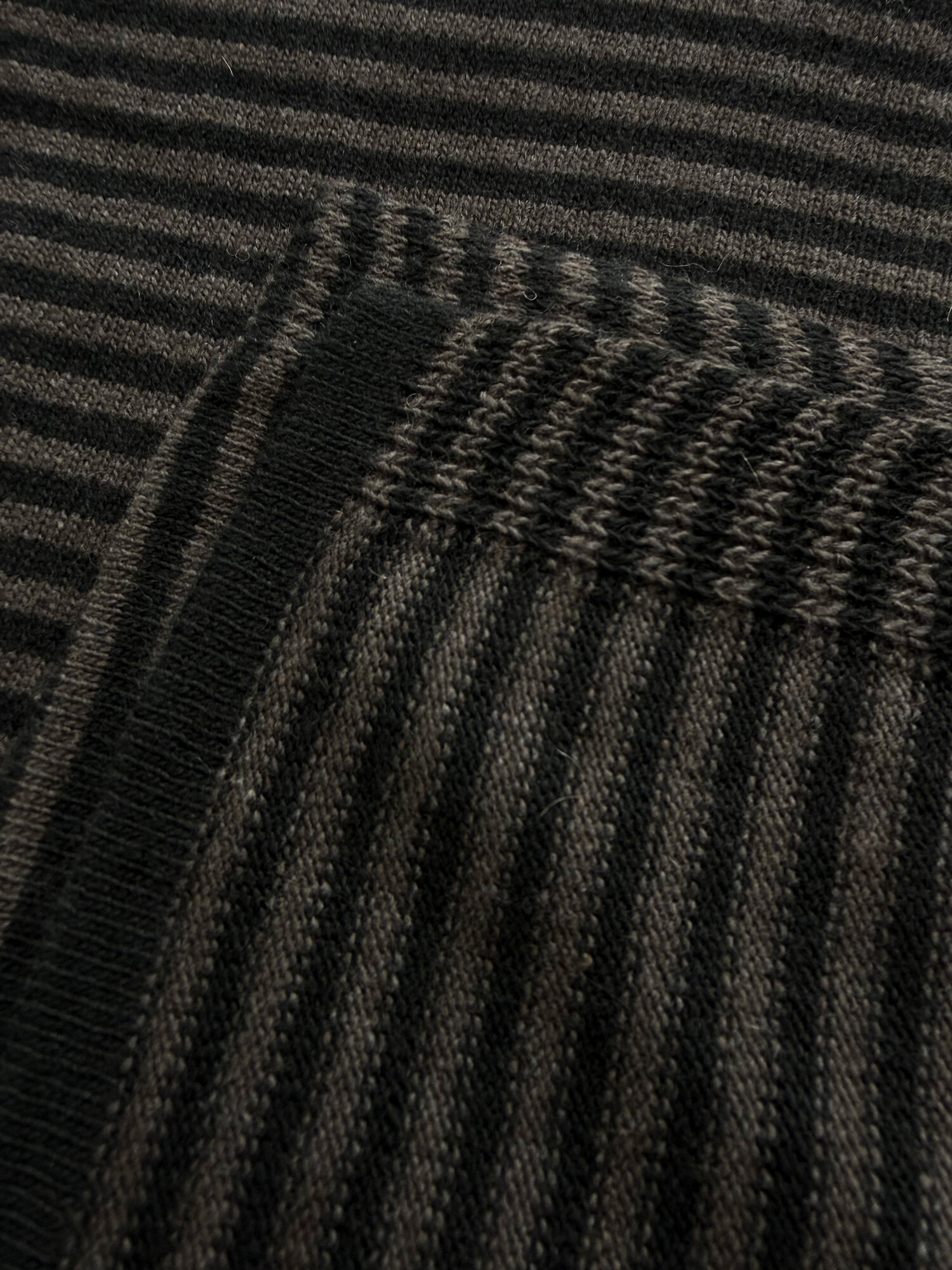 Travel Wrap Cosy Chic Stripes Chocolate - Solid Black