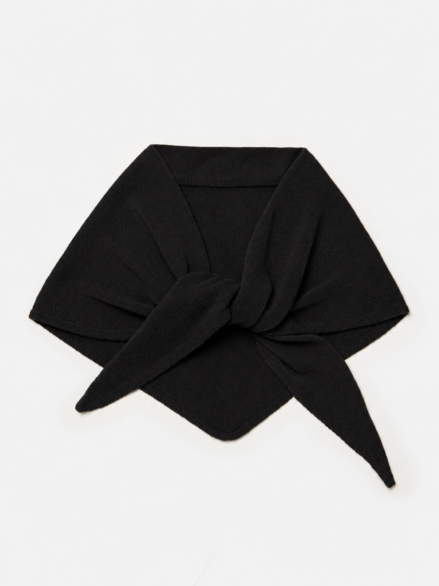 Cosy Chic Triangle Solid Black