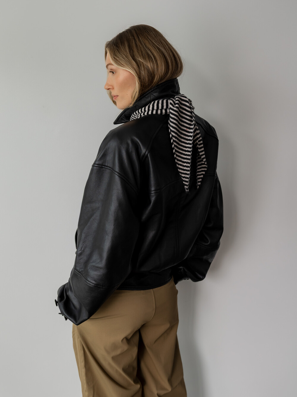 Schal Triangle Small Solid Black/Oatmeal