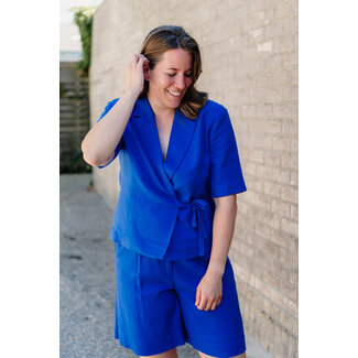 YAS PRIMO WRAP SHORT BLAZER Dazzling Blue