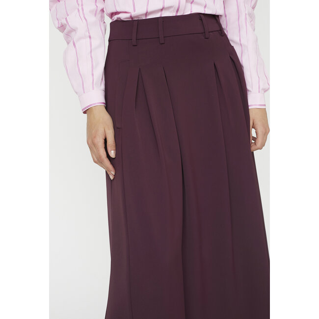 ANYA PLEAT SKIRT Winered