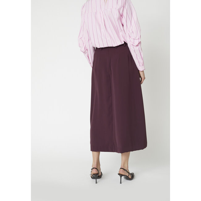 ANYA PLEAT SKIRT Winered