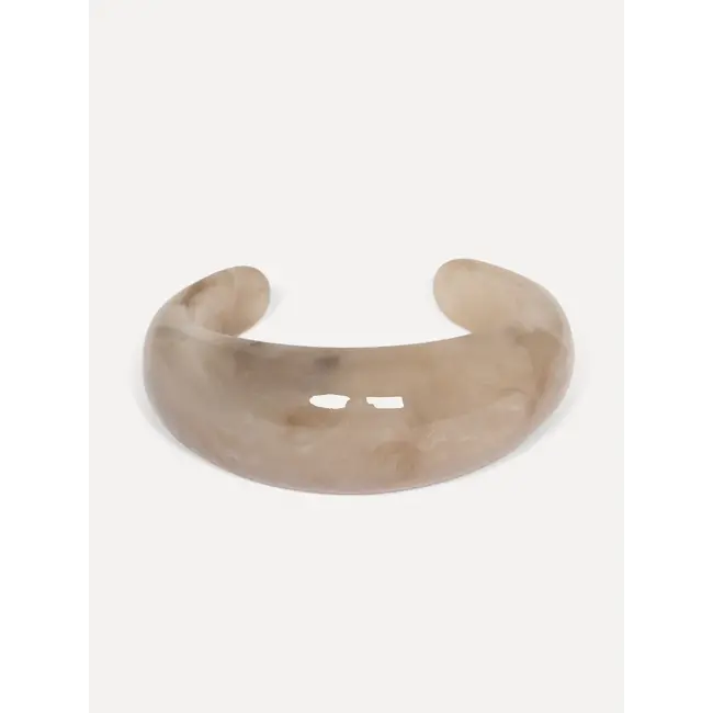 RESIN OPEN BANGLE Tapue