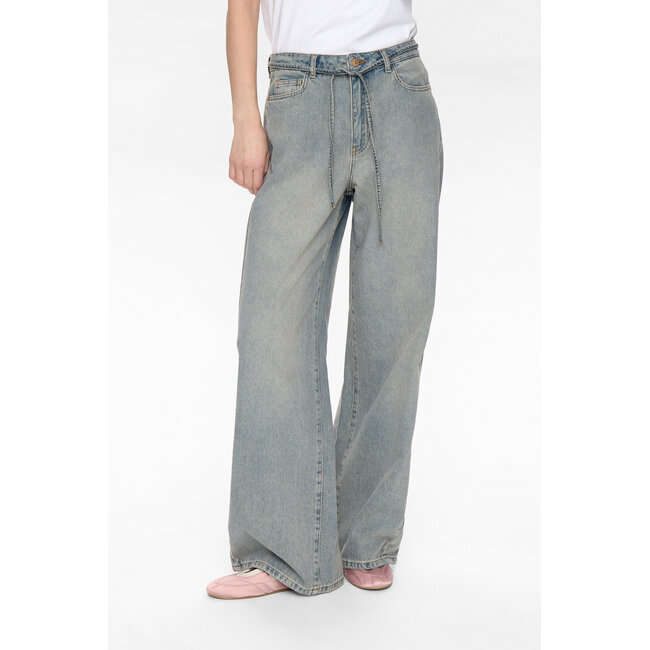 BROOKLYN JEANS Light Tinted Blue Denim