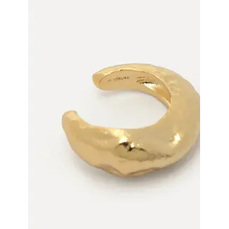 Les Soeurs JUNE HAMMERED EAR CUFF SINGLE Gold