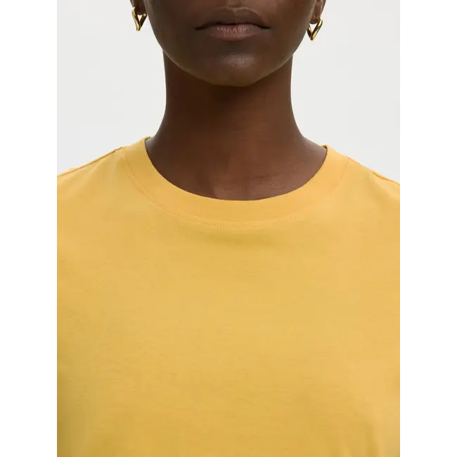 ESSENTIAL O-NECK TEE Ochre