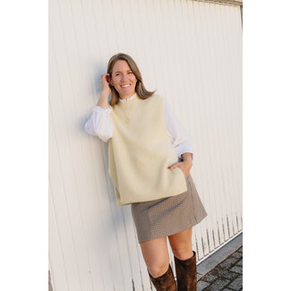 Edited THANYA KNIT VEST Flan