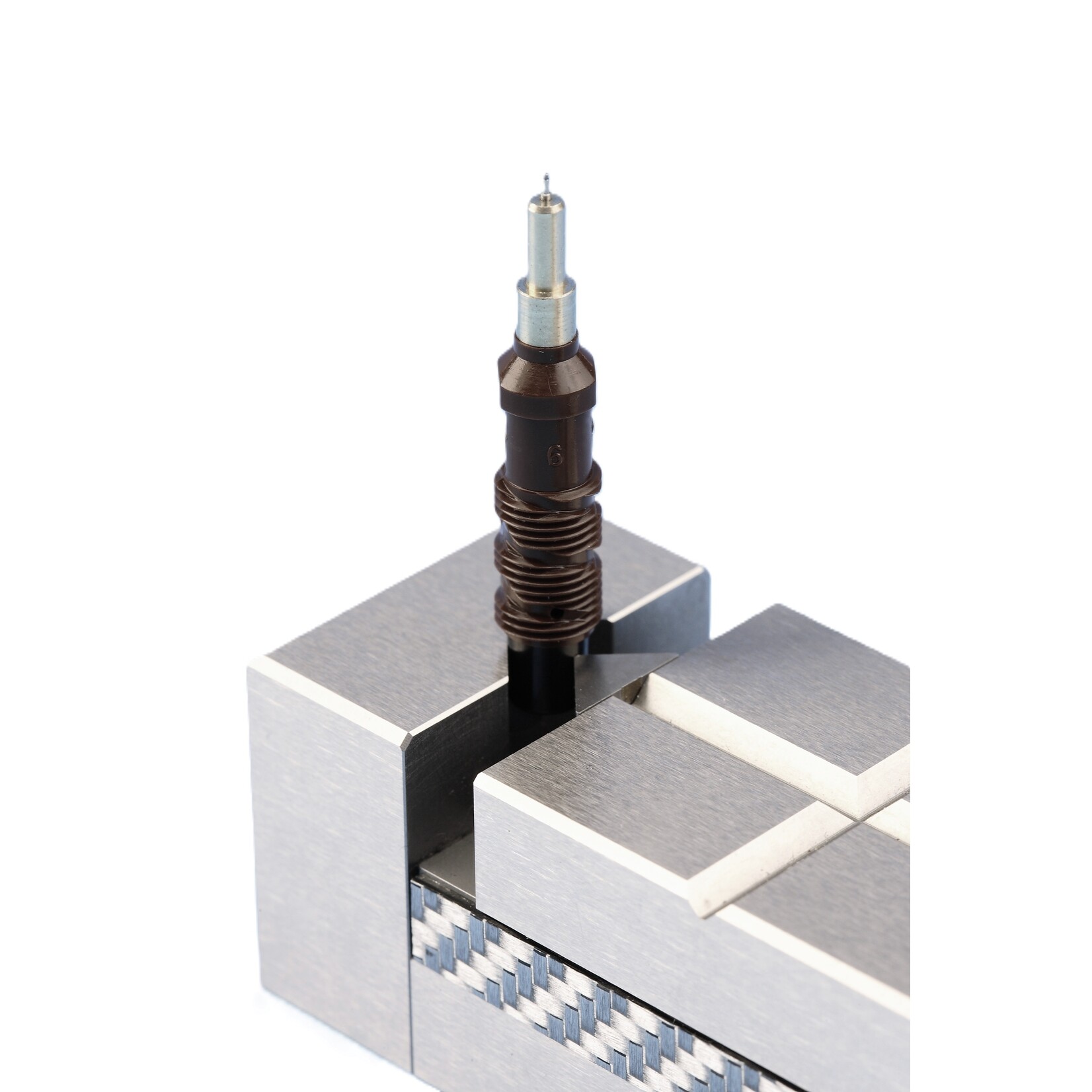 Universal precision vice for sensitive clamping