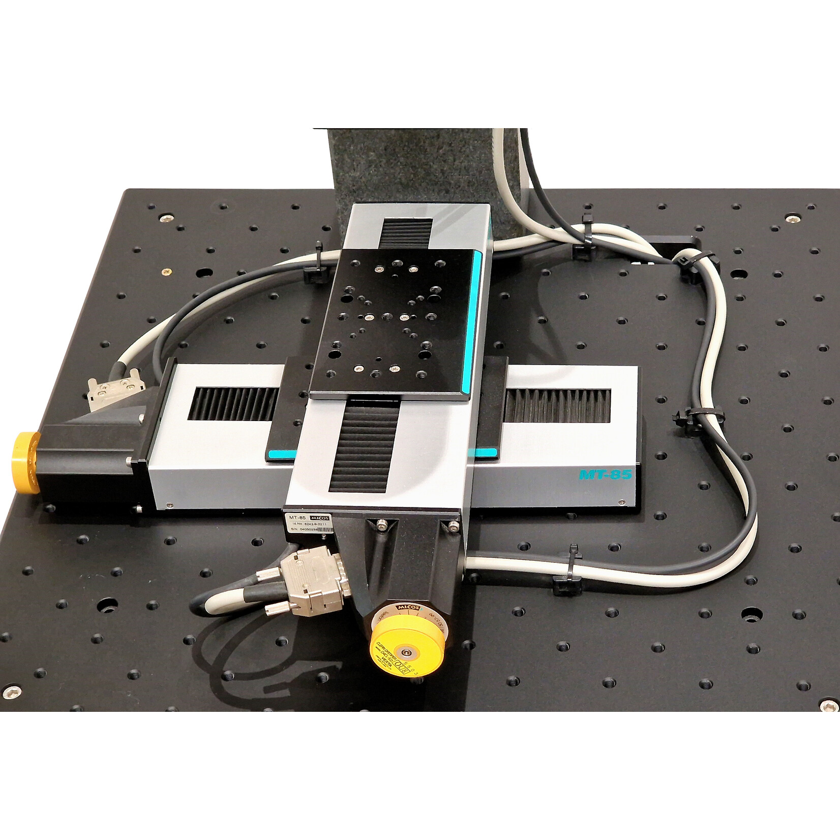 Special measuring system with motorized axes and measuring systems in X, Y, and Z, including zoom optics