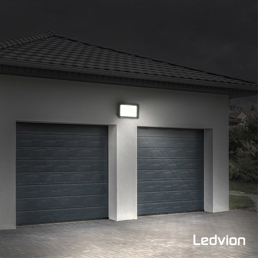 Ledvion Osram LED Breedstraler 200W – 24000 Lumen – 4000K - Quick Connector - 5 Jaar garantie Ledvion Osram LED Breedstraler 200W – 24000 Lumen – 4000K - Quick Connector - 5 Jaar garantie