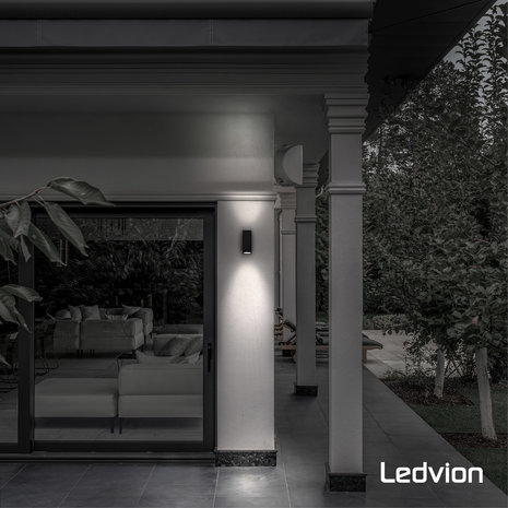 Ledvion Wandlamp Buiten - Cube Zwart - 2 Zijdig Ledvion Wandlamp Buiten - Cube Zwart - 2 Zijdig