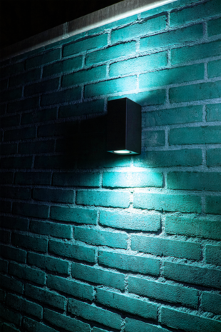 Ledvion Smart Wandlamp Buiten - Cube Zwart - 2 Zijdig Ledvion Smart Wandlamp Buiten - Cube Zwart - 2 Zijdig