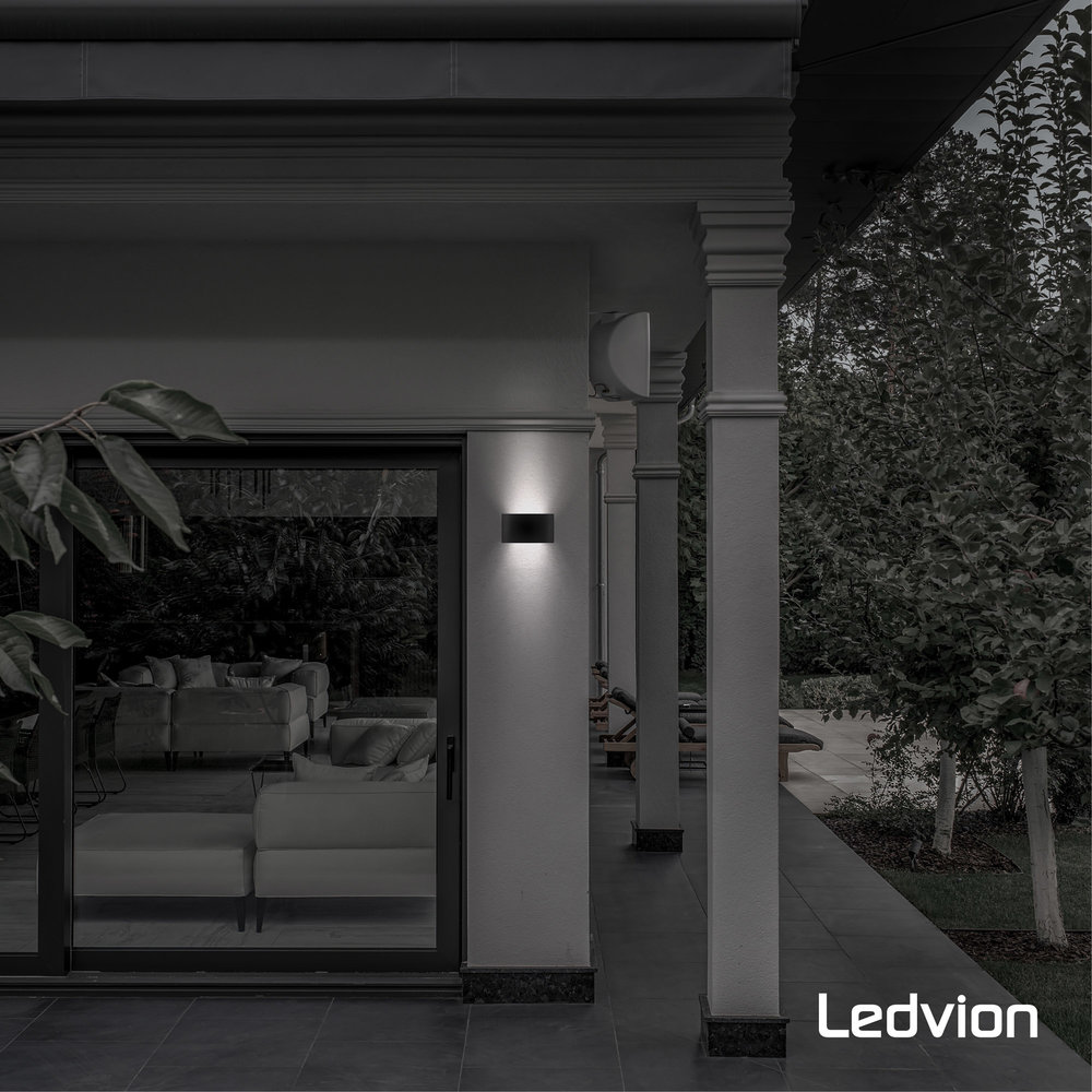 Ledvion LED Wandlamp Buiten Mira M Zwart - 3000K - 12W - IP54 Ledvion LED Wandlamp Buiten Mira M Zwart - 3000K - 12W - IP54