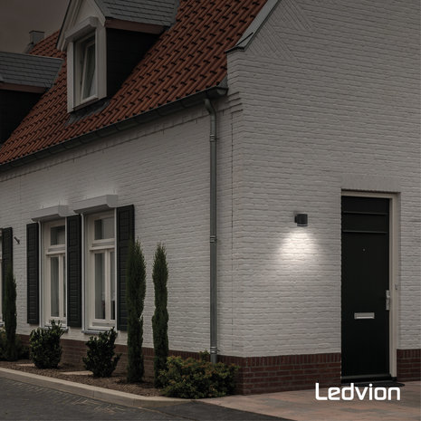 Ledvion Solar Wandlamp Arche - 3000K - IP44 - Zwart Ledvion Solar Wandlamp Arche - 3000K - IP44 - Zwart