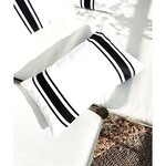 Huisje van Sanne Buitenkussen wit-zwart dubbele streep