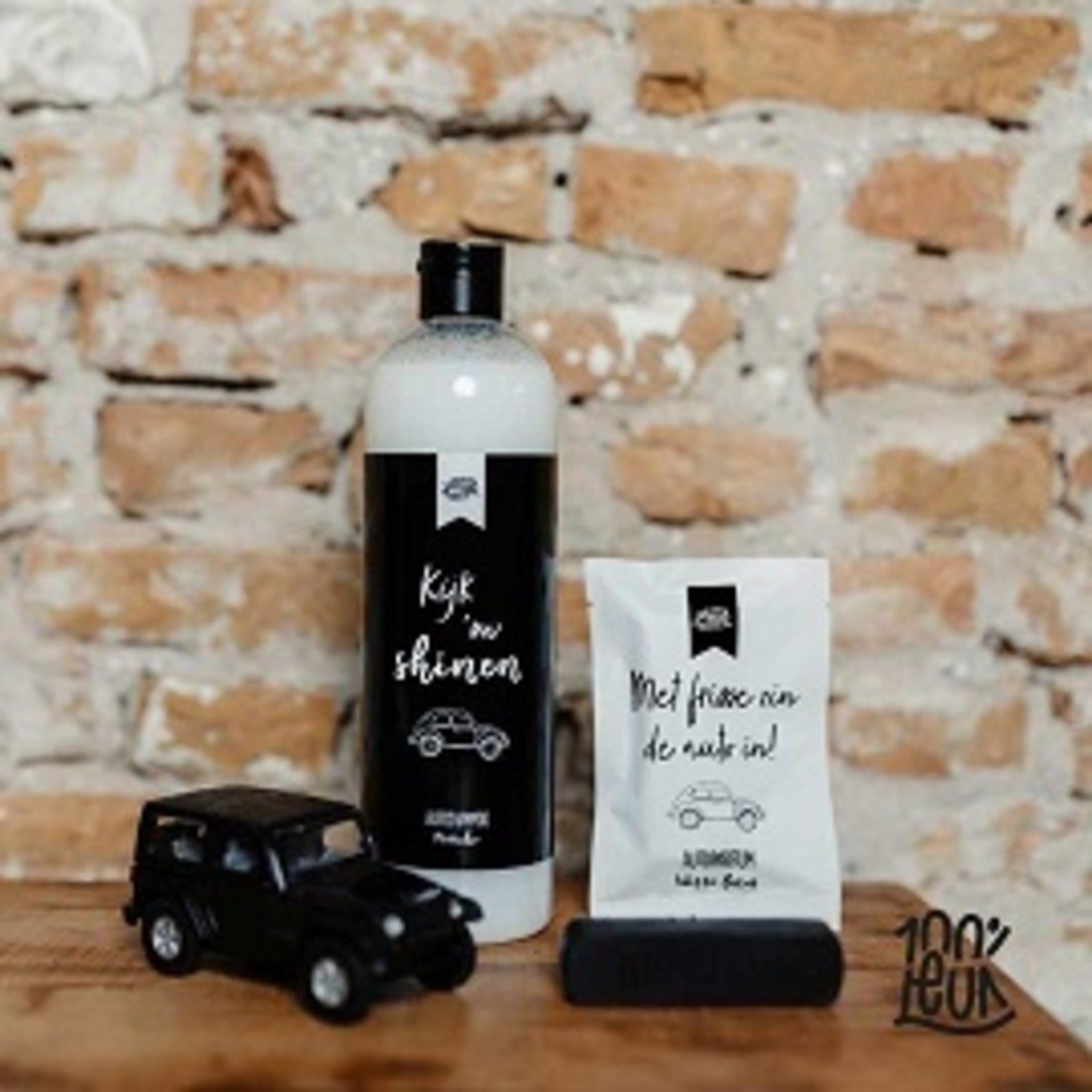 Totale leegverkoop van 100%LEUK Autoshampoo