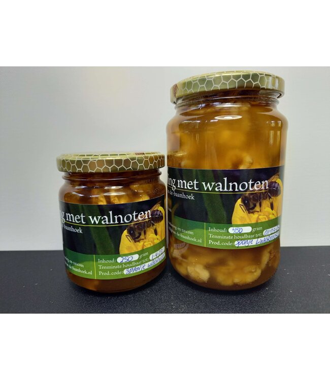 Acacia honing met stukjes Walnoten