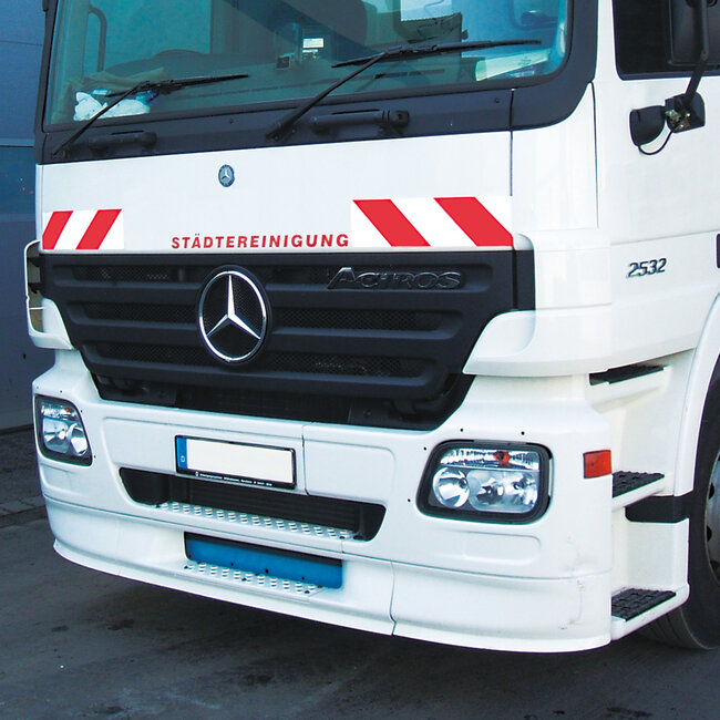 MORION 3M voertuigmarkering wit/rood - linkswijzend - 141 mm /45.7 m