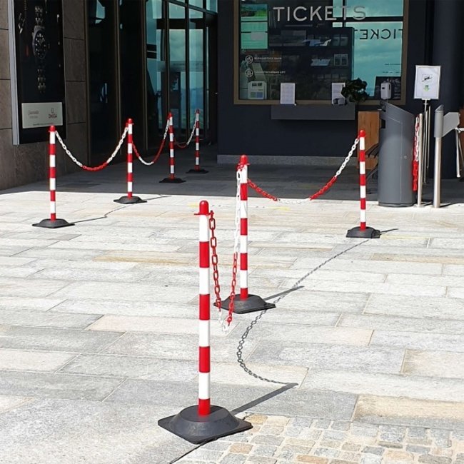 GUARDA lichte kettingpaal met betonvoet - rood/wit
