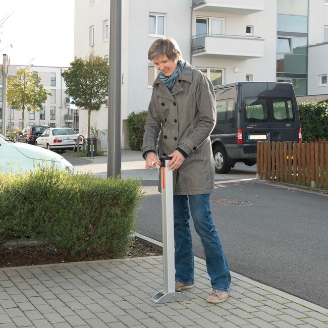 SESAM Sprint poteau de délimitation basculant à serrures identiques - 70 x 50 mm - aluminium