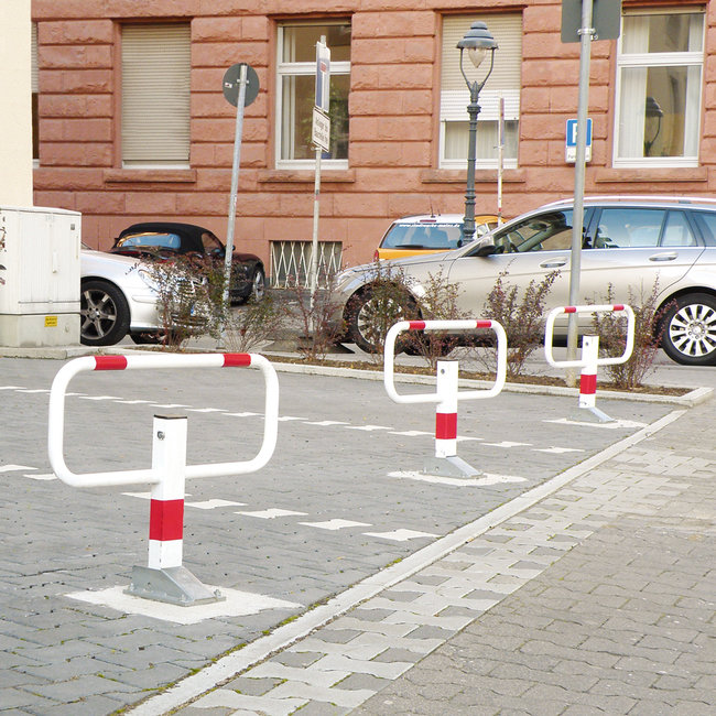 SESAM Arceau de stationnement Privaat sur platine – blanc avec bandes rouges