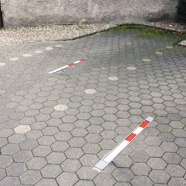 SESAM Potelet rabattable Plus B encastré – serrure triangulaire – rouge/blanc