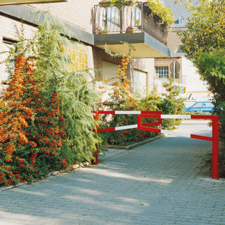 MORION Barrière pivotante double – 1380 mm (2760 mm) – actionnement manuel – rouge/blanc