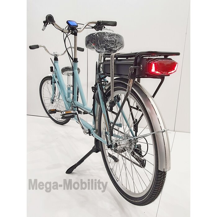 Tweewieltandem met achteraan besturing