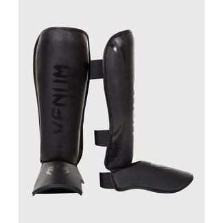 Venum Challenger Scheenbeschermers – Black on Black