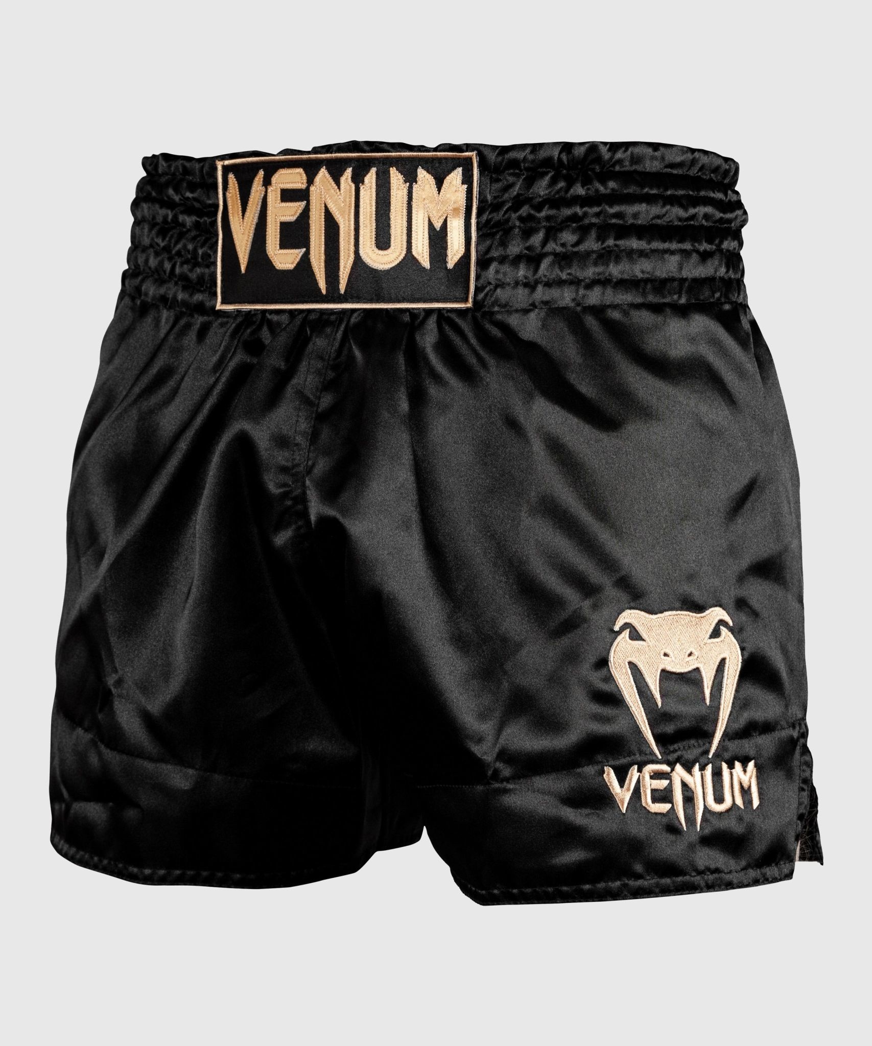 VENUM MUAY THAI SHORTS CLASSIC - ZWART/GOUD