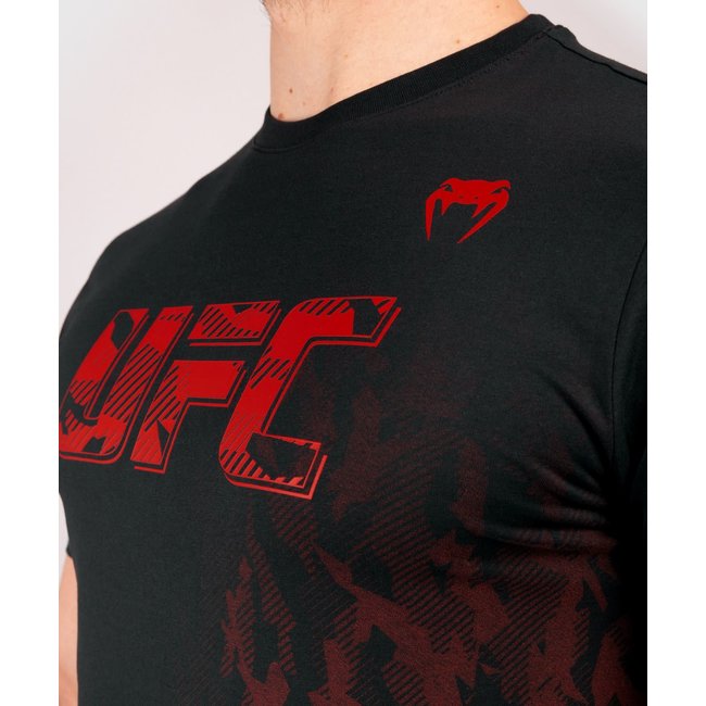Venum UFC - AUTHENTIC FIGHT WEEK T-SHIRT - ZWART/ROOD