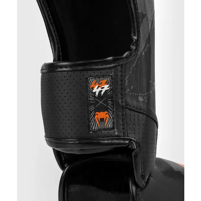 Venum Venum - Scheenbeschermers - S47  - Black/Orange