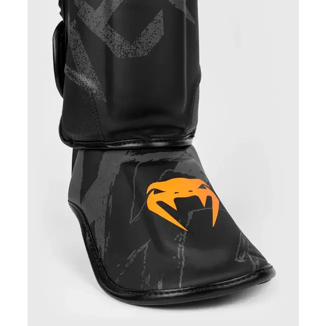 Venum Venum - Scheenbeschermers - S47  - Black/Orange