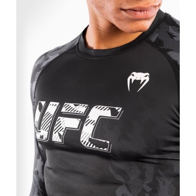 Venum UFC Authentic Fight Week Men's Performance Long Sleeve Rashguard - Zwart