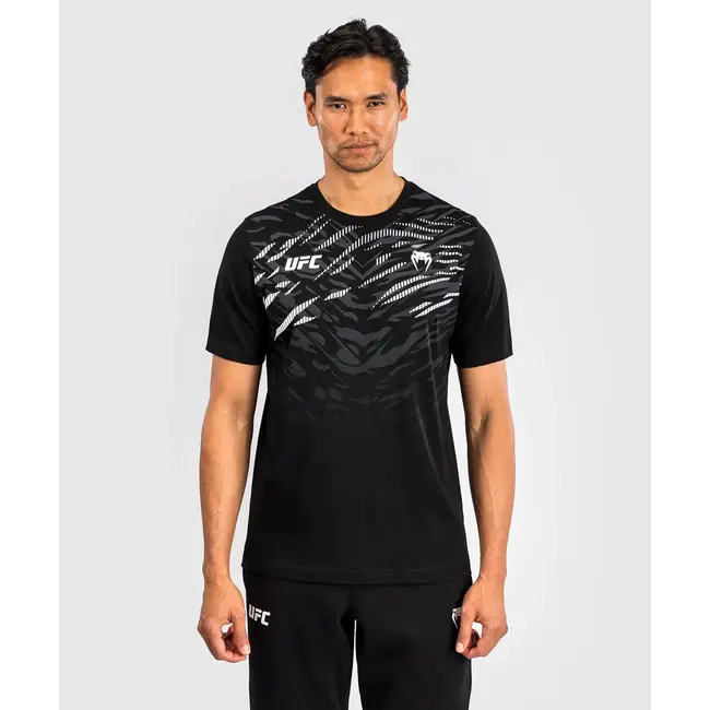 Venum UFC Fusion Men’s Replica Short Sleeve T-Shirt - zwart