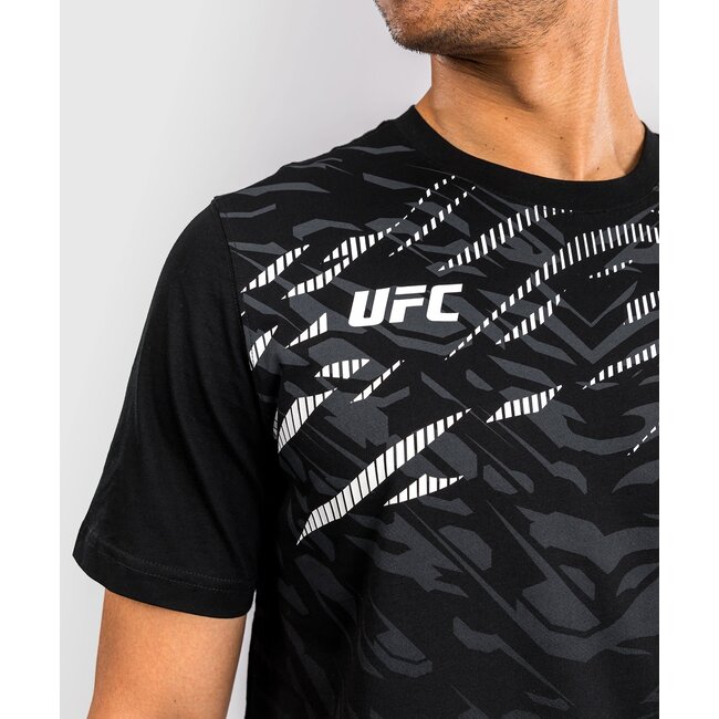 Venum UFC Fusion Men’s Replica Short Sleeve T-Shirt - zwart