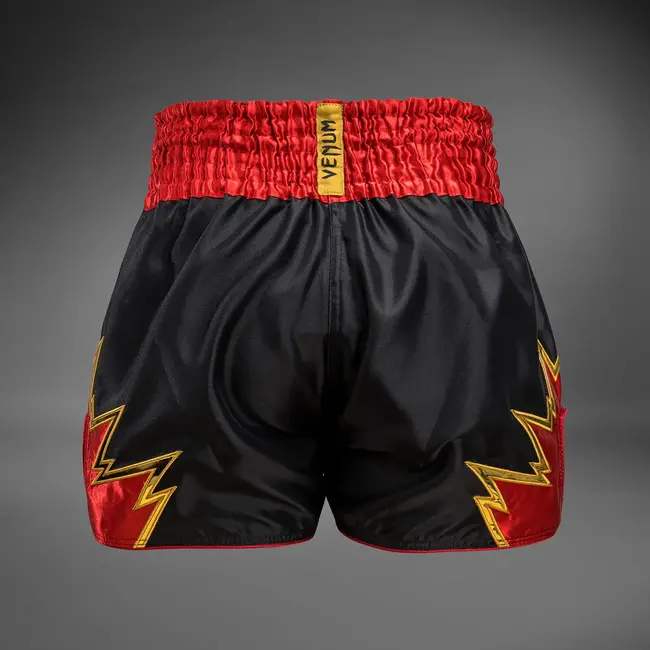 Venum Inferno Muay Thai Shorts – Zwart/Goud/Rood – Thaiboksbroek