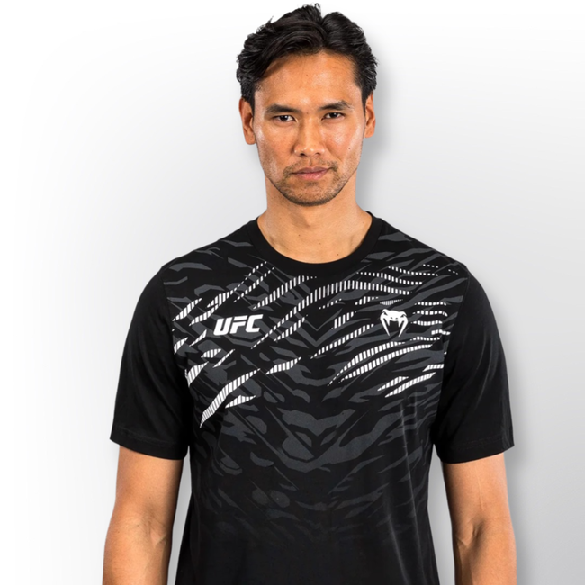 Venum UFC Fusion by Venum Men’s Replica Short Sleeve T-Shirt - zwart