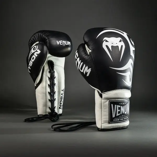 Venum Giant 2.0 Mike Tyson Pro gants de boxe à lacets - Deep Black/Optical blanc