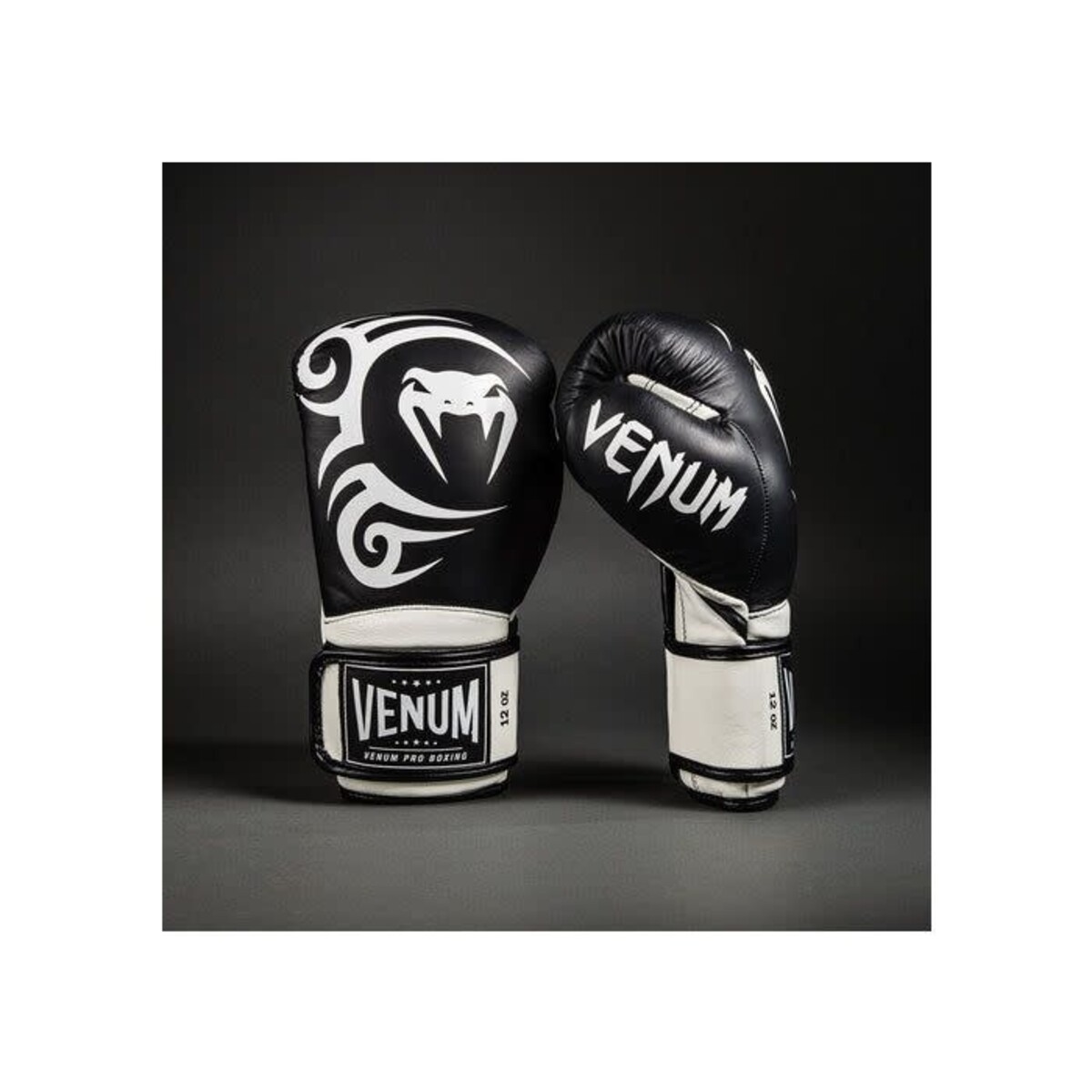 Venum Giant 2.0 Mike Tyson Pro gants de boxe - Deep Black/Optical blanc