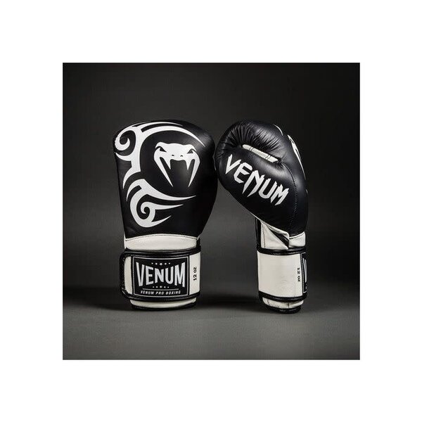 Venum Giant 2.0 Mike Tyson Pro Boxhandschuhe – Deep Black/Optical White